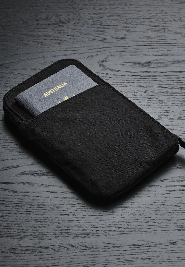 Alpaka Zip Travel Wallet