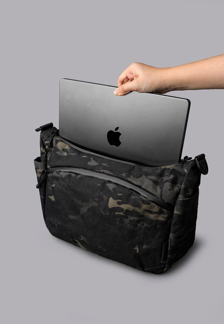 Alpaka Flight Satchel