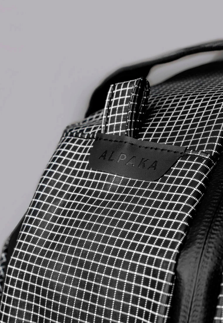 Alpaka Momentum Duffel
