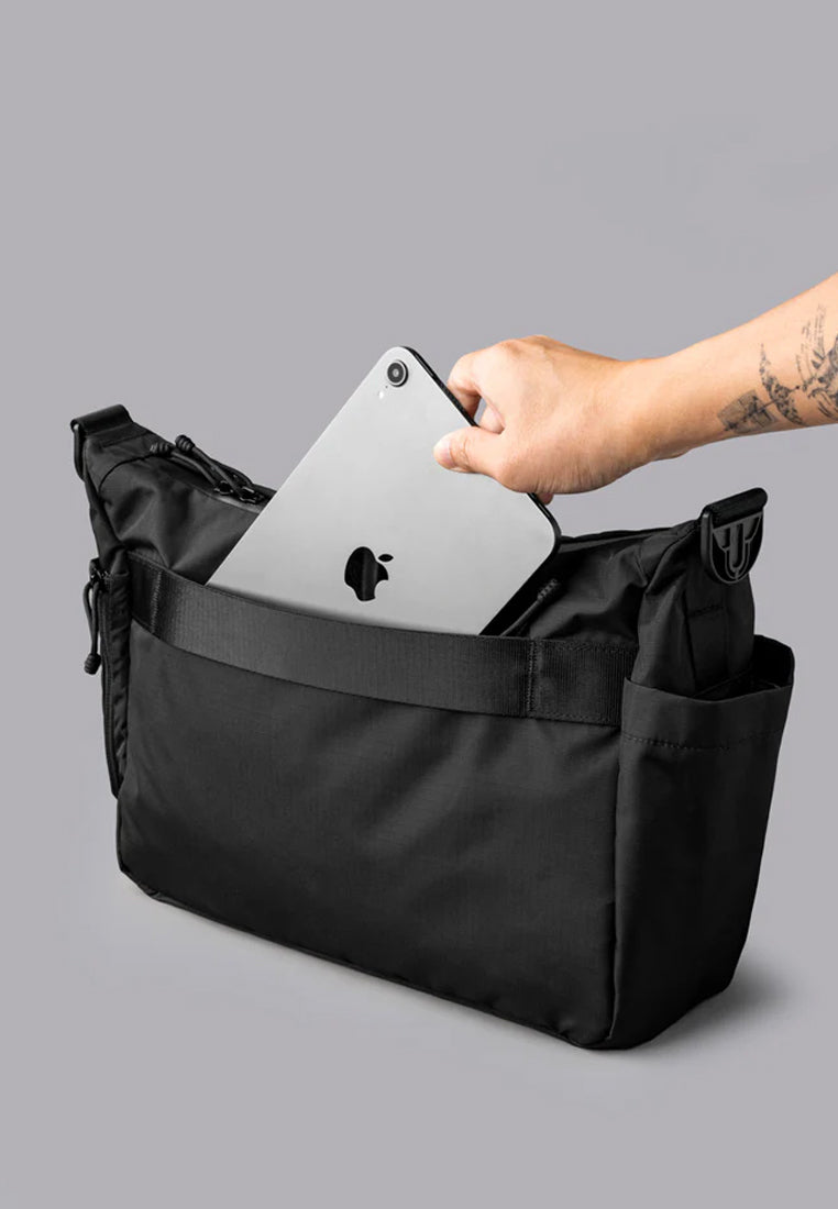 Alpaka Flight Satchel
