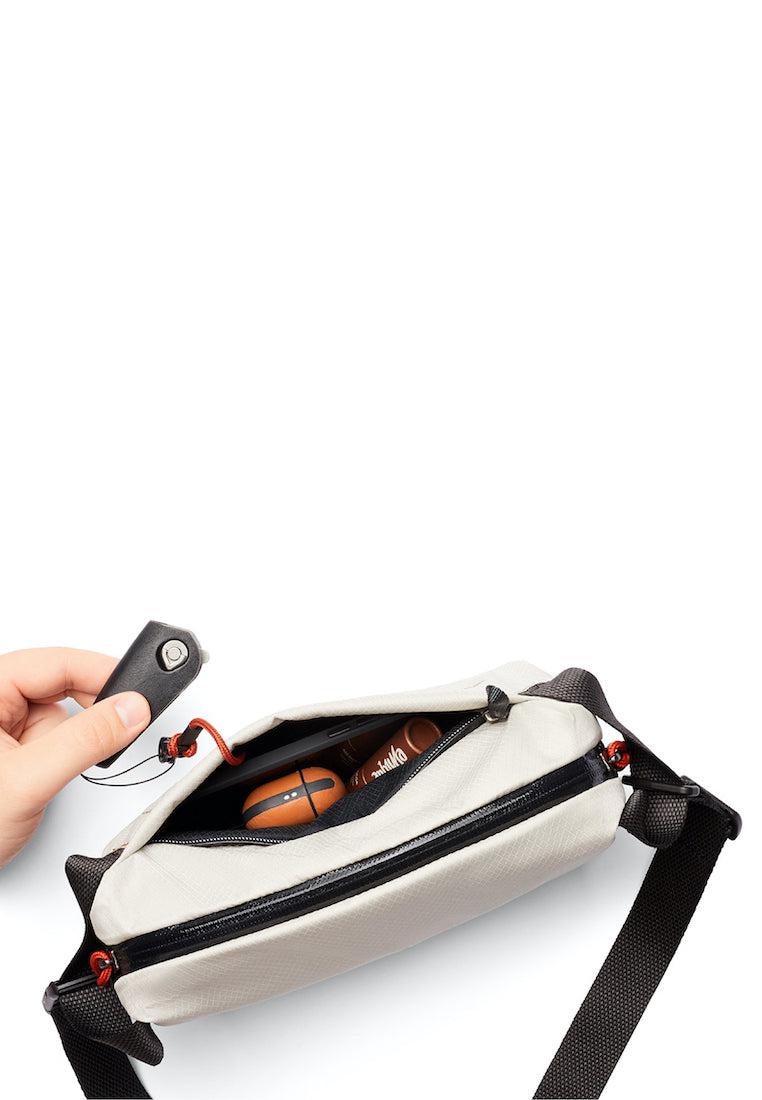 Bellroy Lite Sling Mini Chalk