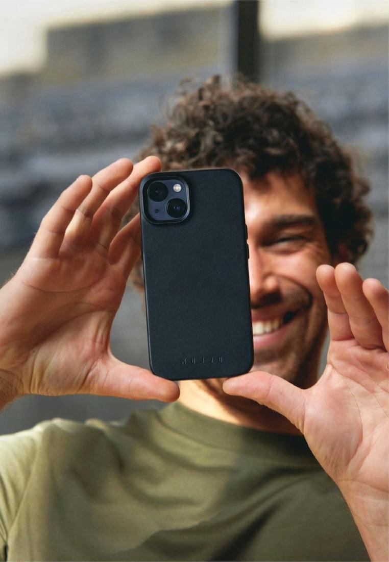 Mujjo Full Leather Case for iPhone 15, 14 and 13