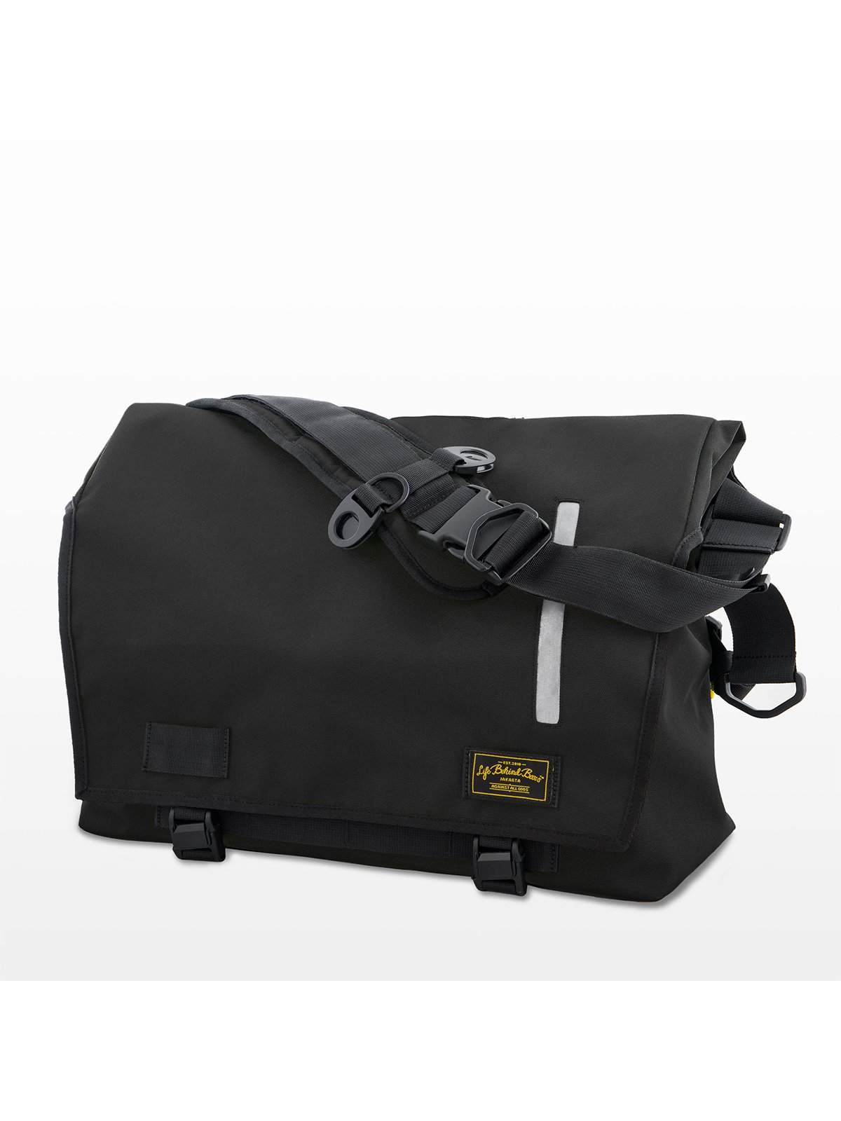 Life Behind Bars The Echelon M 32L Messenger Black - MORE by