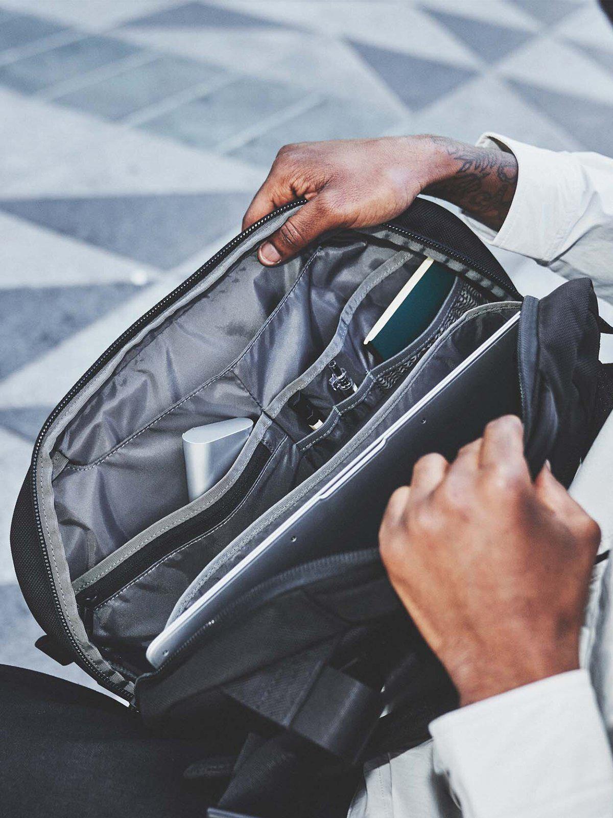 AER Travel Sling 2 Black