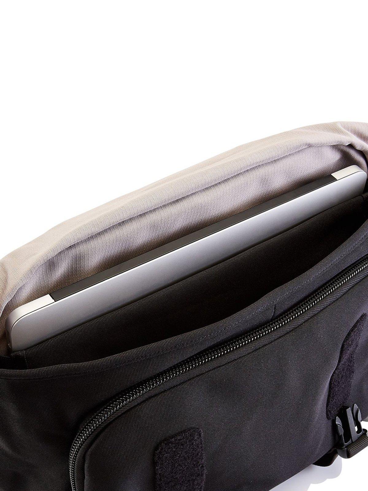 Crumpler Chronicler Messenger Black