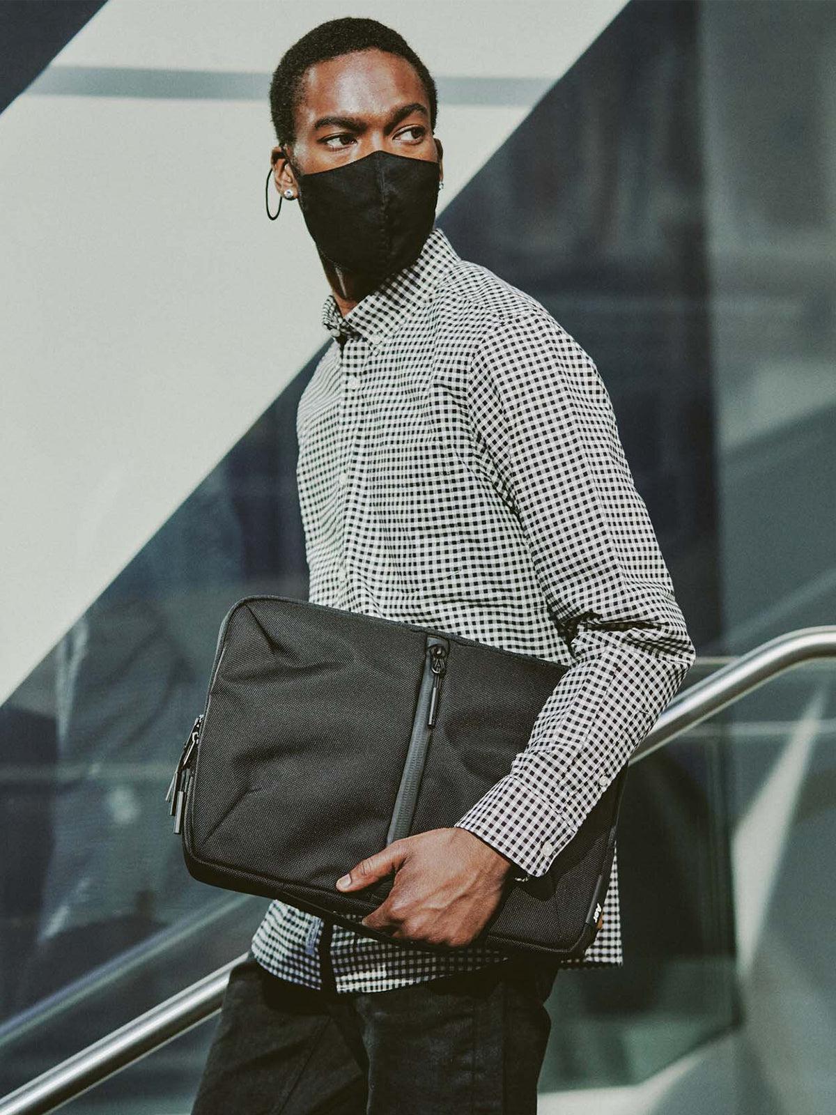 AER Tech Folio 13 Inch Black - MORE by Morello Indonesia