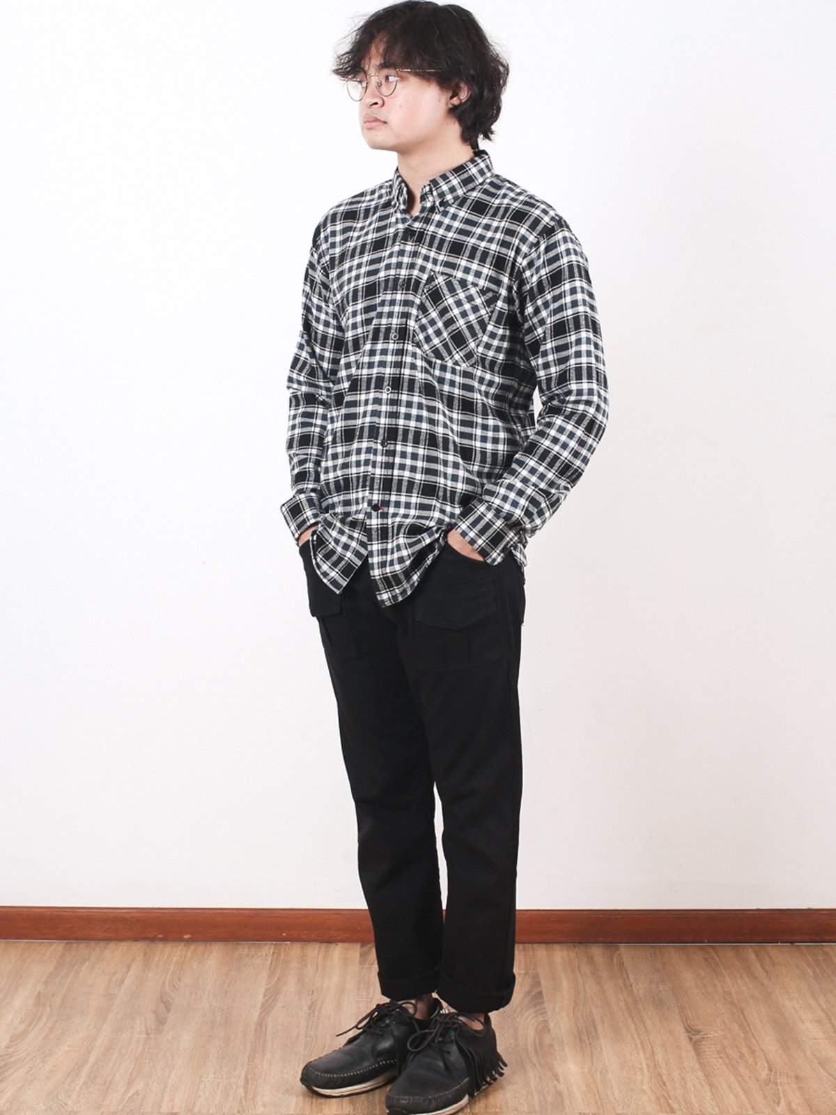 Qutn Button Down LS White Black Flannel Shirt - MORE by Morello Indonesia