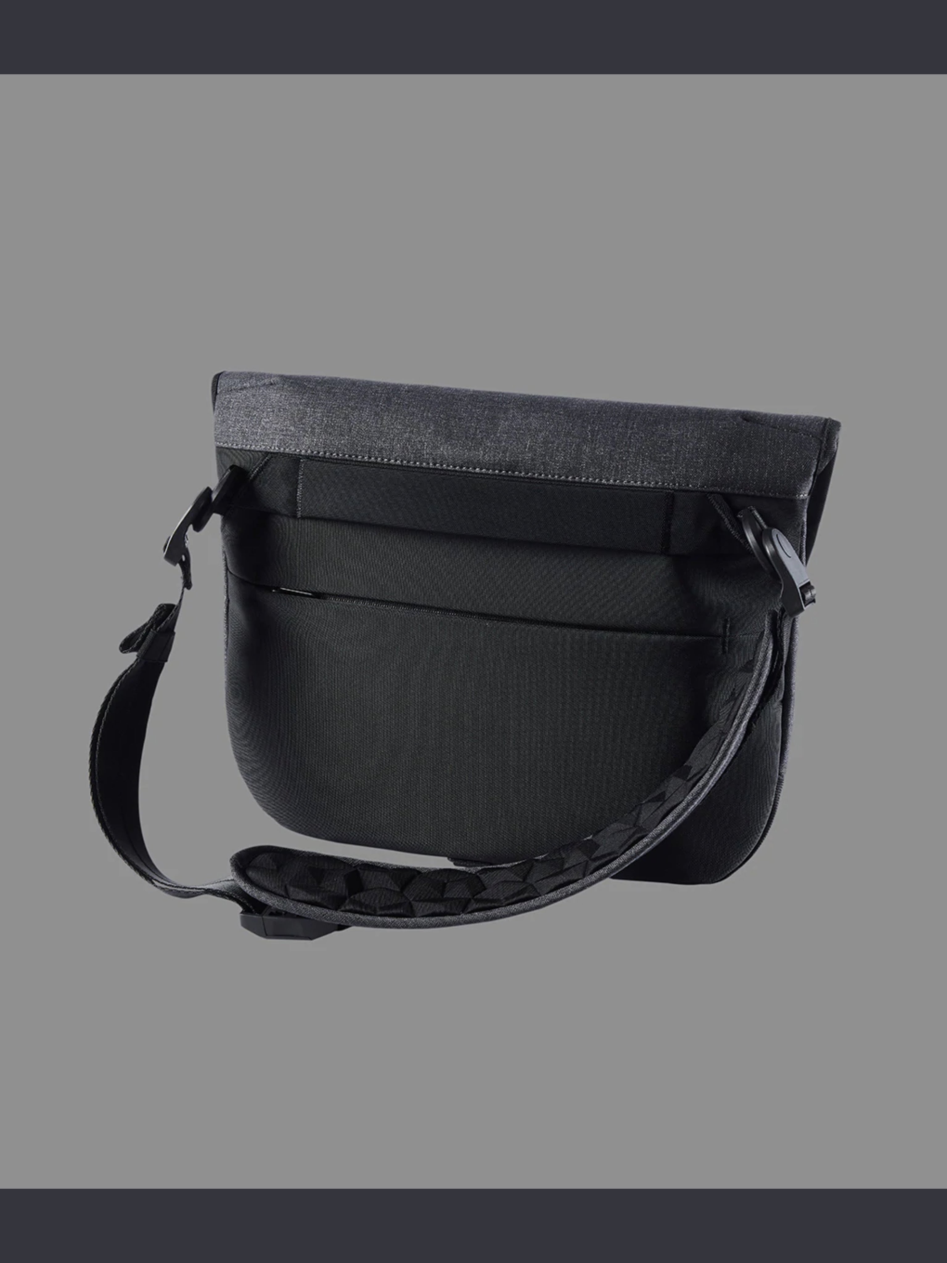 กระเป๋า Alpaka - Alpha Messenger สี X-PAC Black