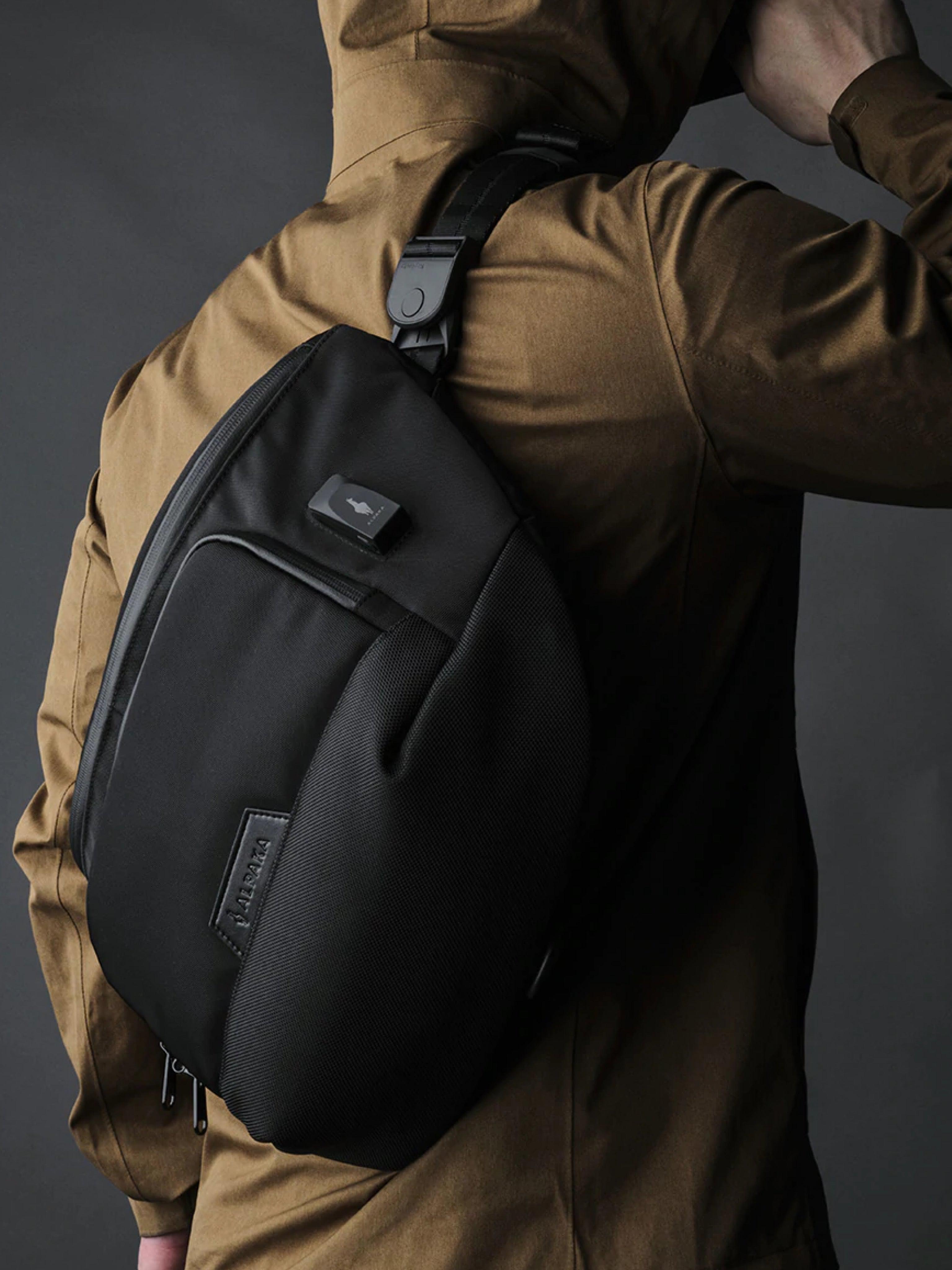 バッグ ALPAKA BRAVO SLING MAX Alpaka Bravo Sling Max Review. We've had a lot of Alpaka