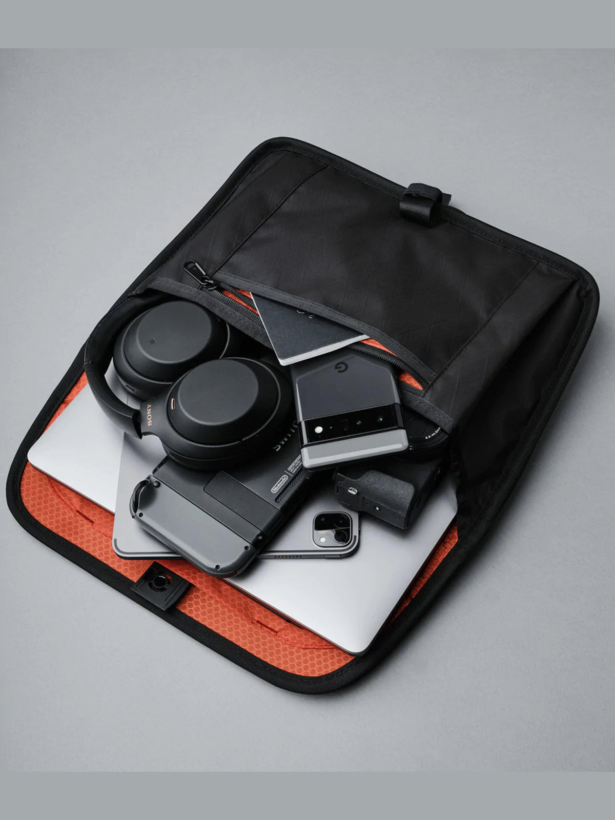 Alpaka Alpha Sling Limited Edition