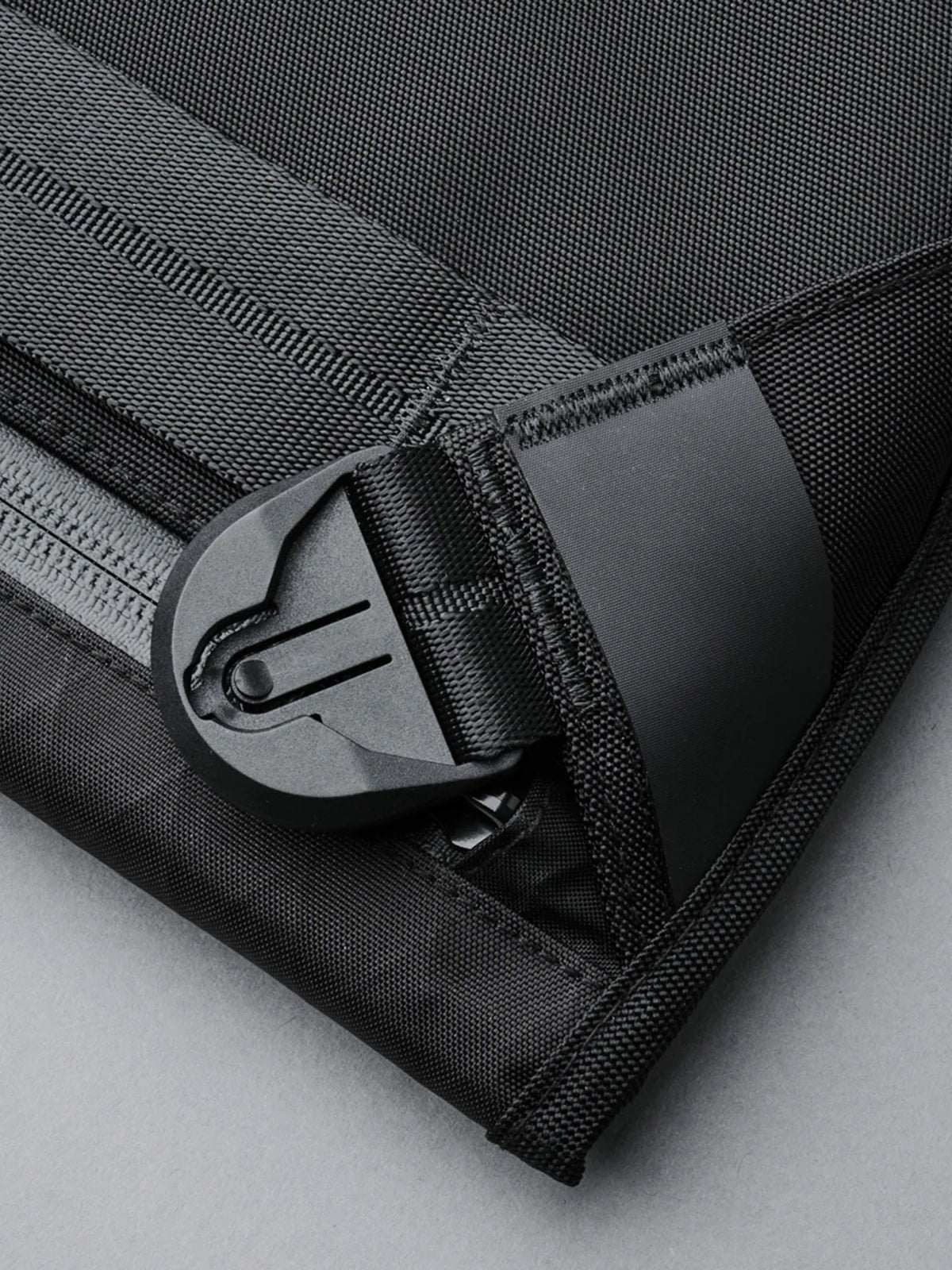 Alpaka Alpha Sling Limited Edition