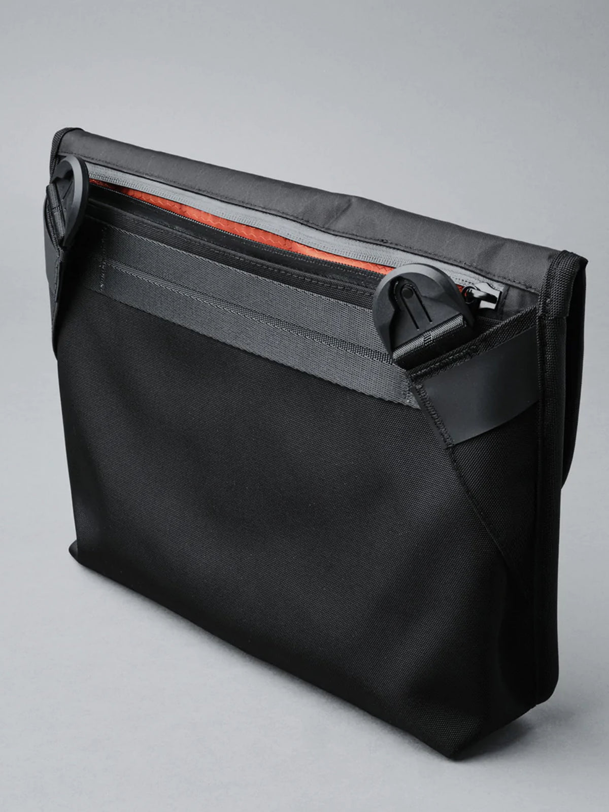 Alpaka Alpha Sling Limited Edition