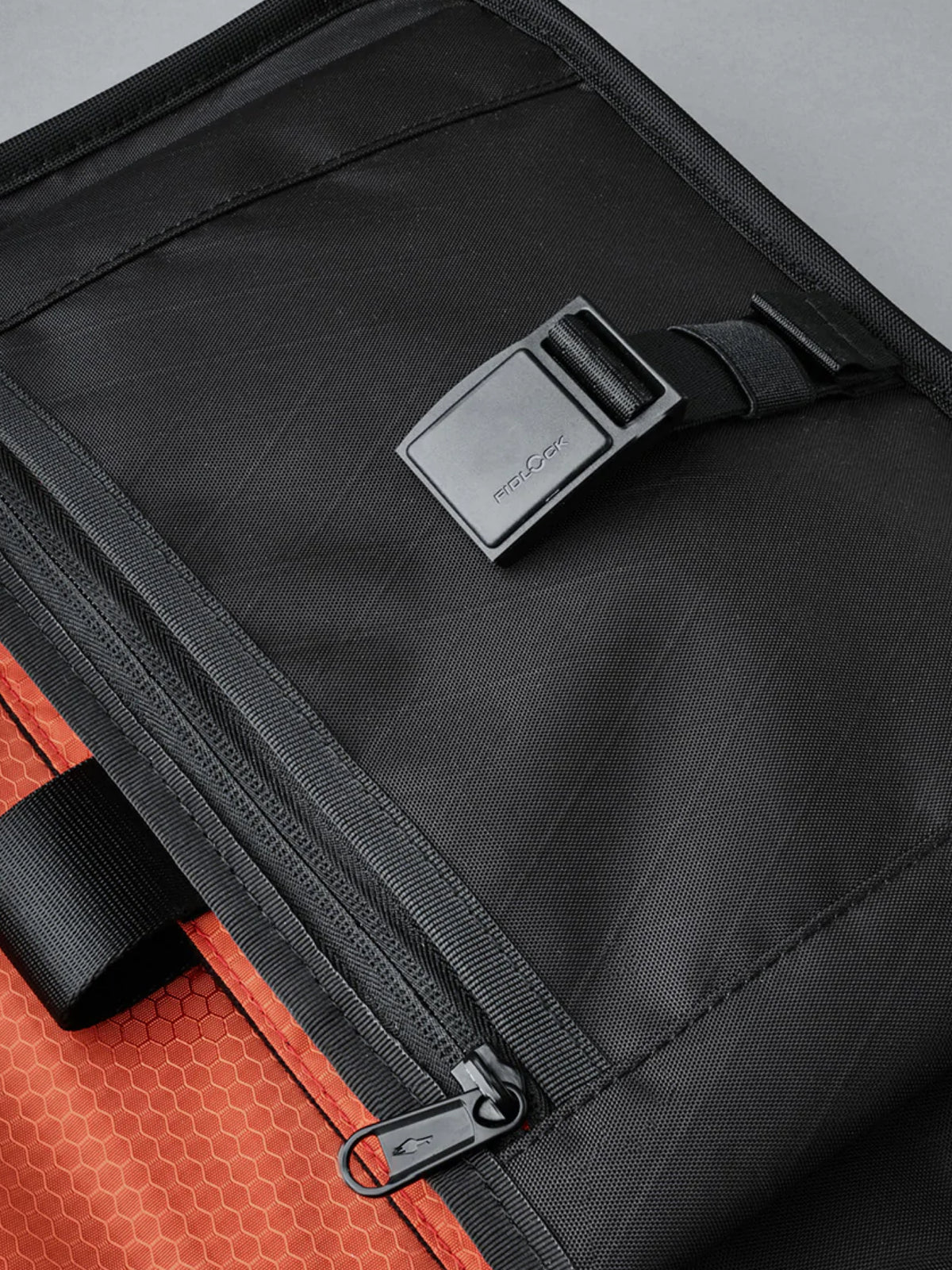 Alpaka Alpha Sling Limited Edition