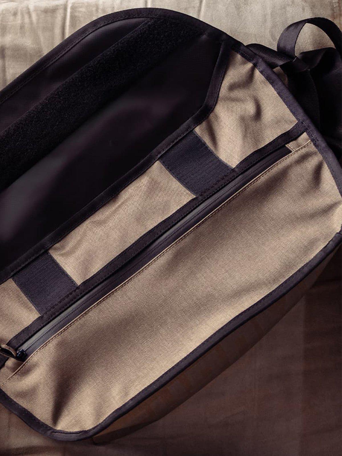 Chrome Industries Simple Messenger Black