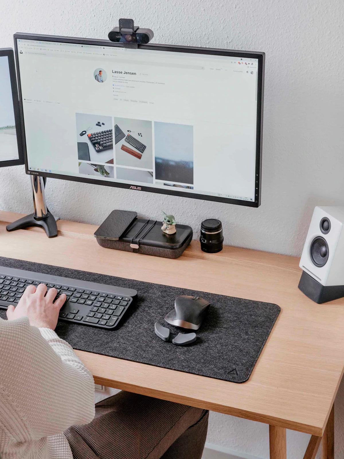 Deltahub Minimalistic Desk Pad