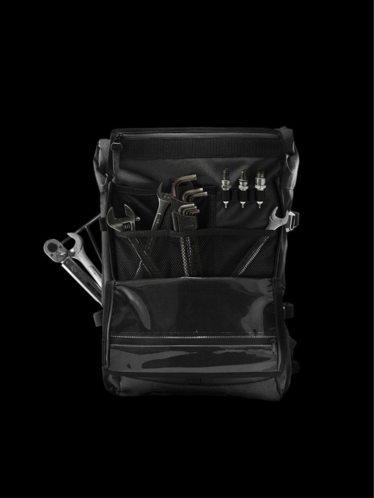 Life Behind Bars The Peloton Rolltop Backpack 30-42L Asphalt - MORE by Morello Indonesia