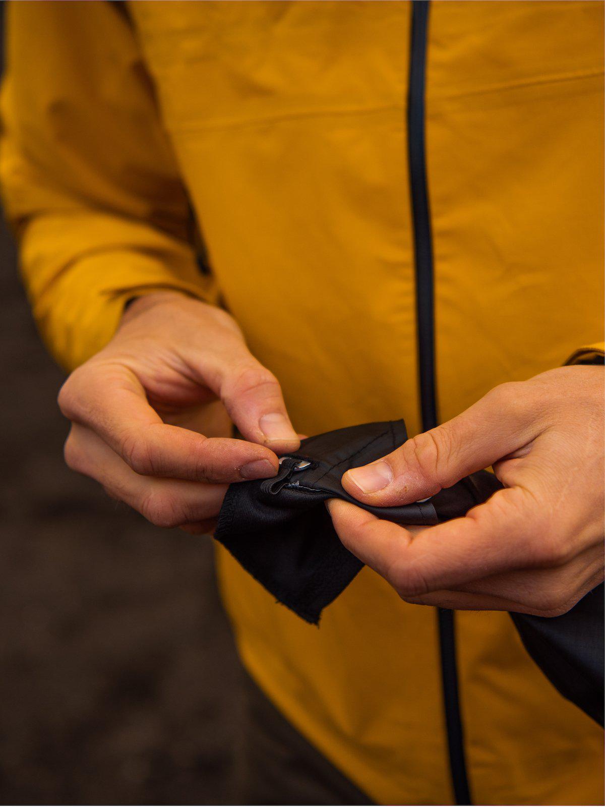Matador Pocket Blanket 2.0 Black - MORE by Morello Indonesia