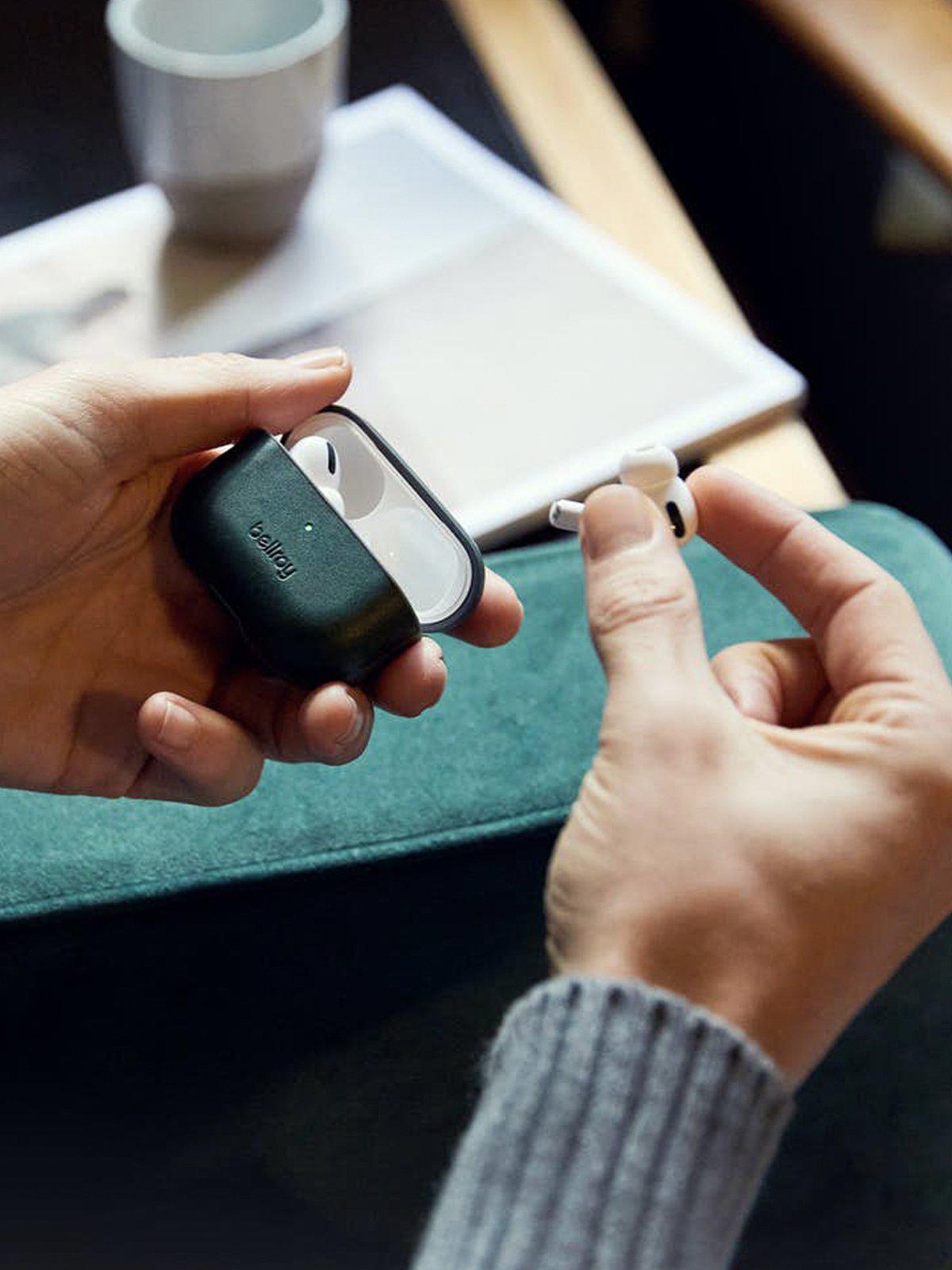 Bellroy Pod Jacket AirPods Pro Black